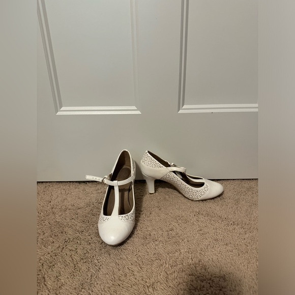 White Giani Bernini Heels Size 6 - Picture 1 of 6